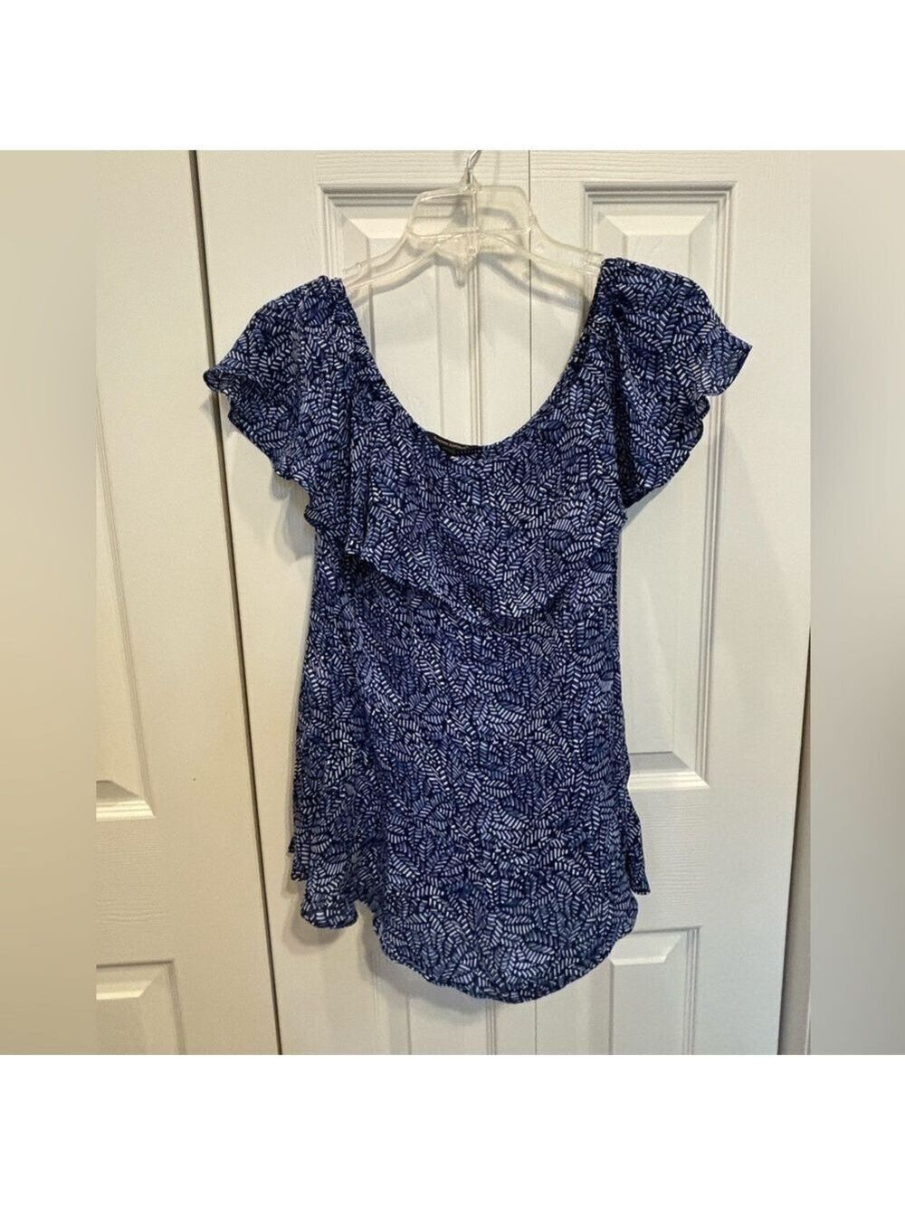 Banana Republic Blue and White Abstract Print Ruffle Shoulders and Hem Sz XS